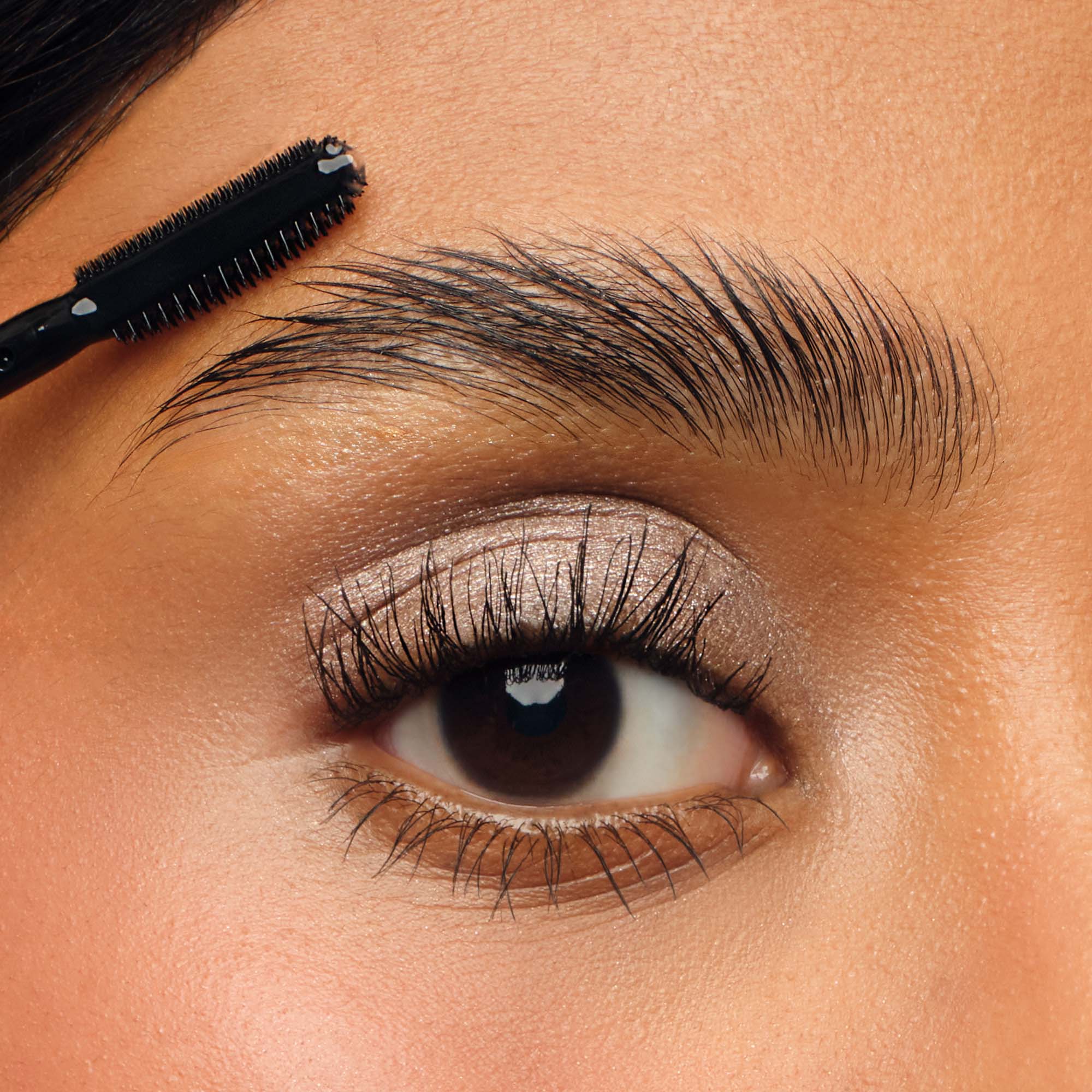 0605_SBC_LiquidBrowLock_PDP_LifestyleEditorial_85f79b1c-21ab-45ba-95e7-929b5088ce09.jpg